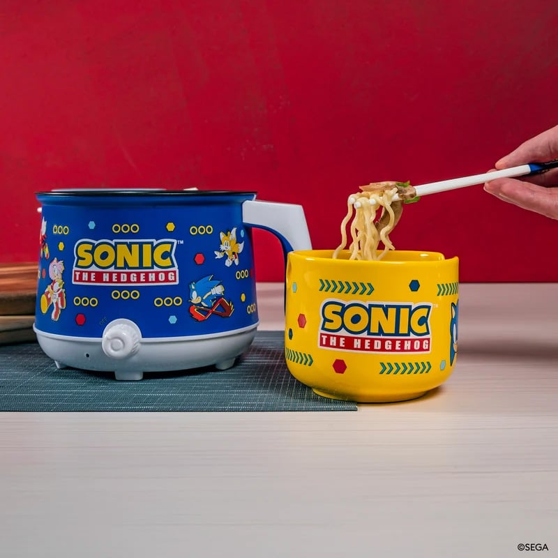 Uncanny Brands Sonic the Hedgehog Hot Pot with Ramen Bowls Cooking Set - View 6