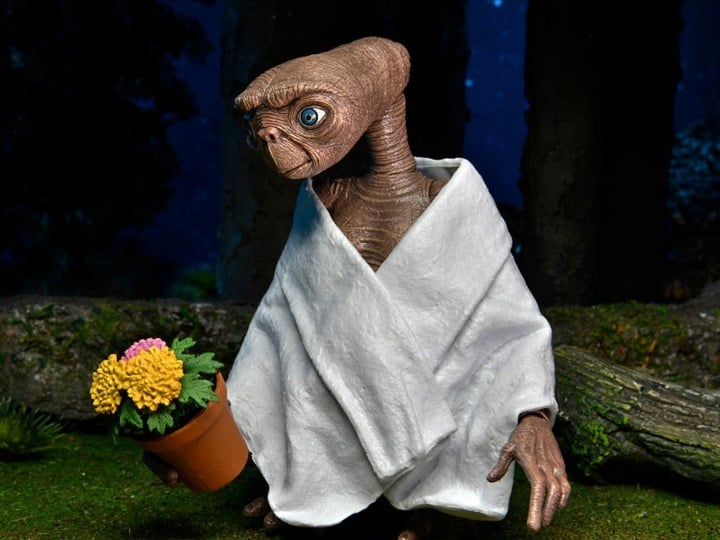 NECA E.T. the Extra-Terrestrial 40th Anniversary Ultimate E.T. Action Figure - View 2
