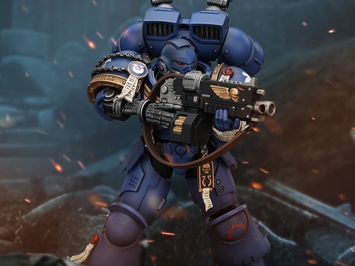 JoyToy Warhammer 40,000: Space Marine 2 Ultramarines Brother Chairon 1/18 Scale Plastic Action Figure - View 2