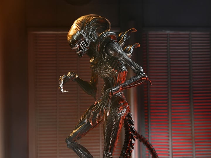 NECA Alien Romulus Ultimate Scorched Alien Xenomorph 9-Inch Plastic Figure - View 2