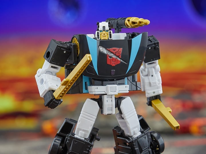 Hasbro Transformers: Legacy United Deluxe Class Armada Universe Wheeljack 5.5-Inch Action Figure - View 2