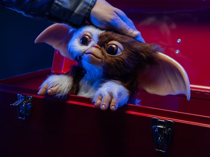 Trick or Treat Studios Gremlins 2: The New Batch Gizmo 1/1 Scale Prop Replica, 10-Inch - View 2
