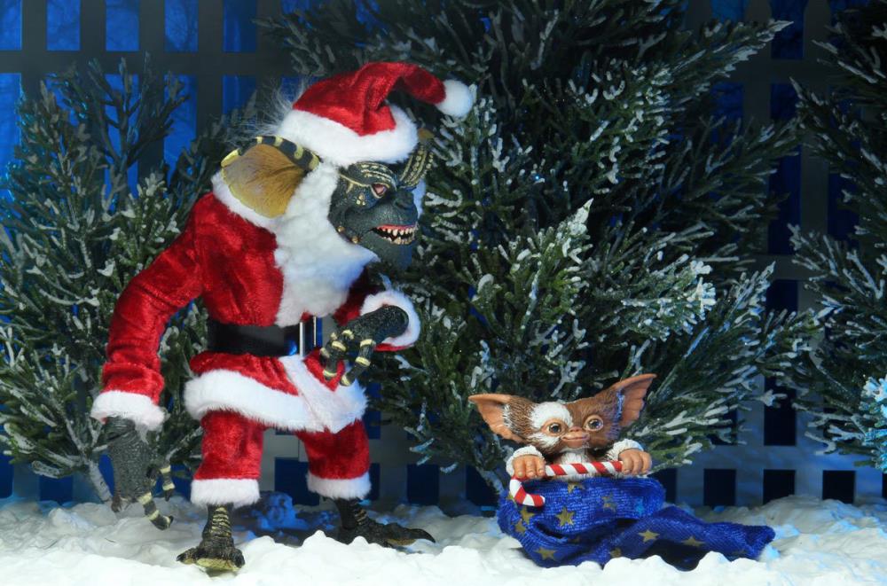 NECA Gremlins Santa Stripe and Gizmo Action Figure Two-Pack - View 4