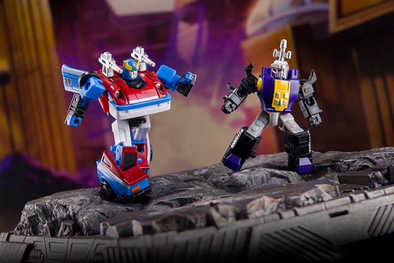 Dr. Wu DW-E47 Smoke Dust and DW-E48 Beetle Horn Plastic Figure Set - View 3